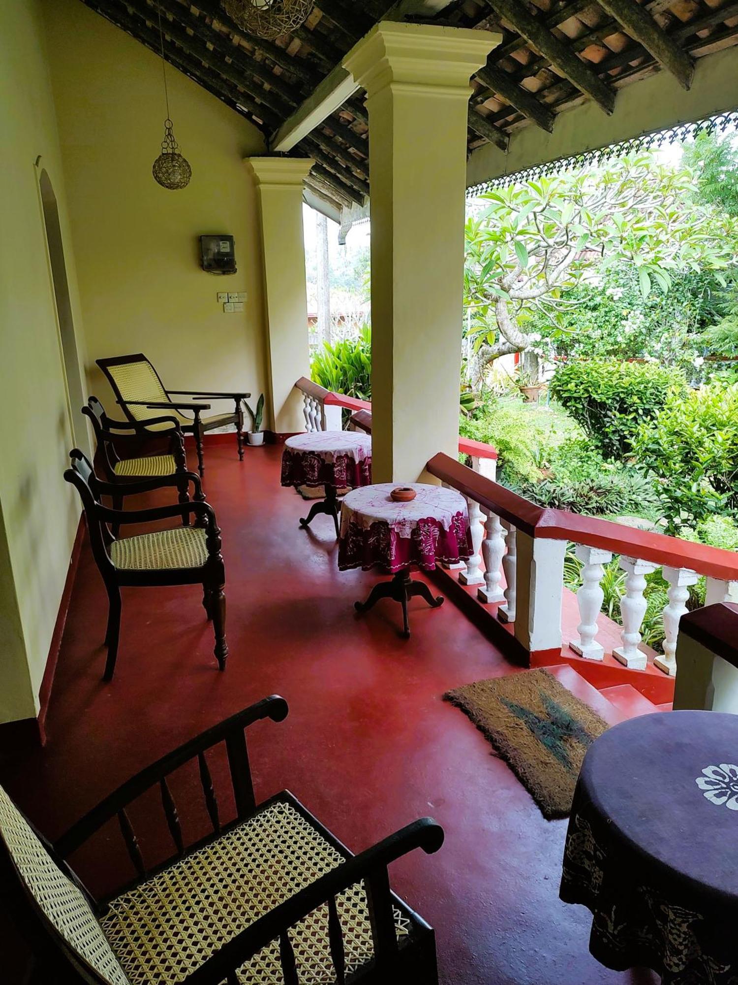 Top Of The Hill Guesthouse ウェリガマ エクステリア 写真
